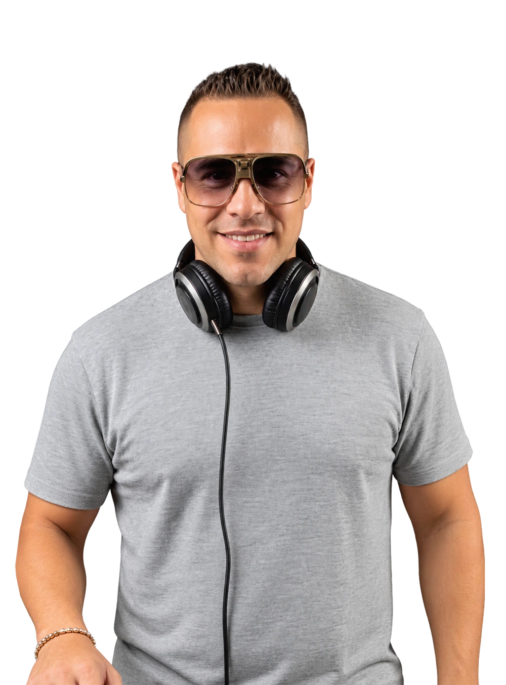 DJ Iván Robles con sus audífonos